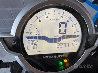 Moto Guzzi V7 stone utilizzata pochissimo