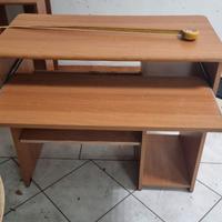 3 Scrivanie porta PC con ripiano estraibile