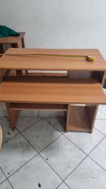 3 Scrivanie porta PC con ripiano estraibile