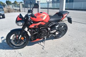 Triumph Street Triple 765 R - dic. 2025