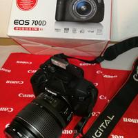 Canon 700D, 18mpx, display touch girevole, FULLHD