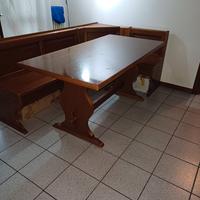 Tavolo e panca angolare