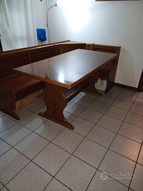 Tavolo e panca angolare