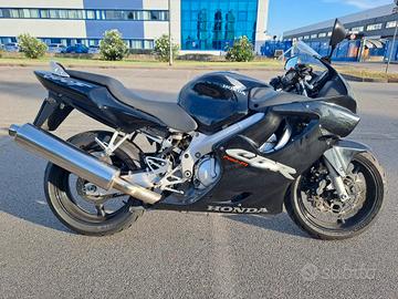 Honda CBR 600 F (2004)