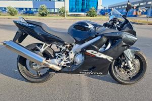Honda CBR 600 F (2004)