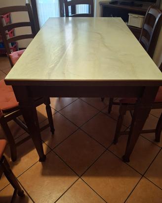 tavolo con sedie