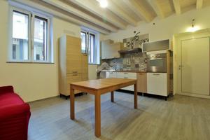 CASA DI CORTE A SEDRIANO