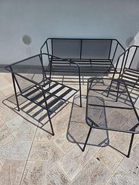 Divano, sedie e tavolino per esterno