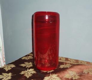 Vaso in vetro rosso cilindrico