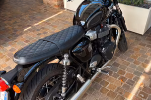 Triumph Bonneville t100 black