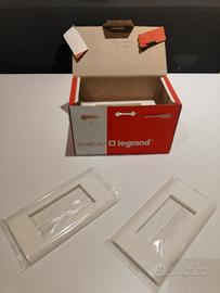 Legrand 74804 - Staffa + Legrand 75010 - Placca