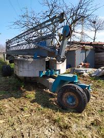 Gru vicario automontante