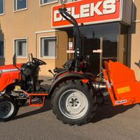 Trattore TAFE 19cv 4x4, Motore Mitsubishi con pala
