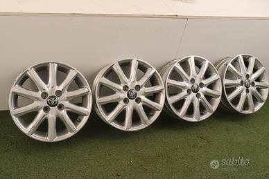 Cerchi in lega Toyota Aygo Yaris 15 ORIGINALI PZ49