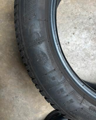 Treno di gomme invernali 205/55 R17