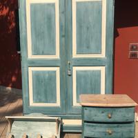 Armadio con comodino e attaccapanni