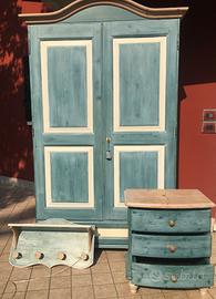 Armadio con comodino e attaccapanni