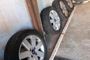 gomme 195/55/16 cerchi Ford 