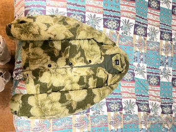 Giacca Zara in eco-pelliccia effetto camouflage