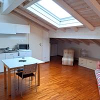 Centro Storico, monolocale mansardato arredato