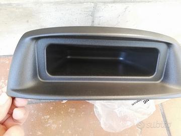 Vano portaoggetti cruscotto autoradio Fiat Punto. 