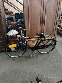 Bicicletta Bianchi vintage con freni a bacchetta