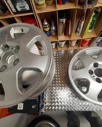 Cerchi in lega Opel Zafira con coppette da 15