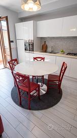 Tavolo da cucina con sedie coordinate
