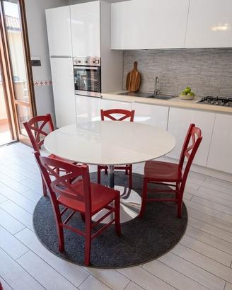Tavolo da cucina con sedie coordinate