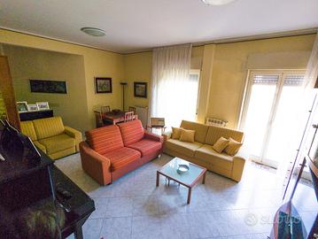 GRAVINA DI CT zona Via Gramsci 5 vani, garage+cant