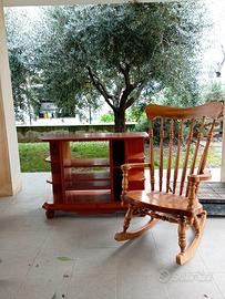 mobile porta TV e sedia a dondolo 