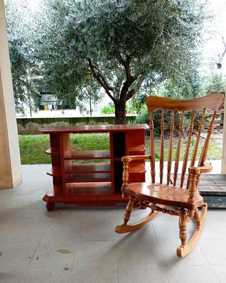 mobile porta TV e sedia a dondolo 