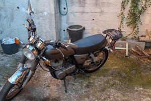 Yamaha SR400 - moto custom