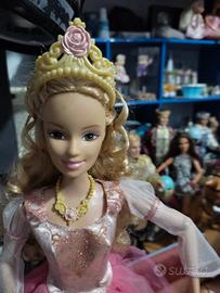 Barbie carillon, interattiva e bambola 