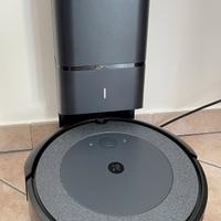 iRobot Roomba i3+ con base auto-svuotante.