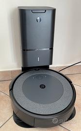 iRobot Roomba i3+ con base auto-svuotante.