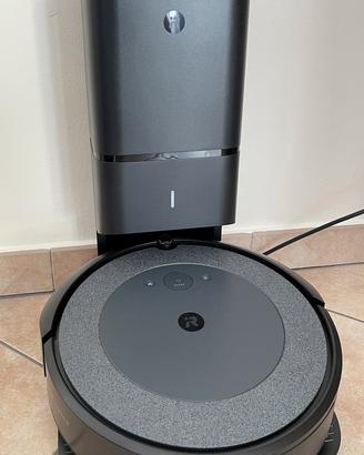 iRobot Roomba i3+ con base auto-svuotante.