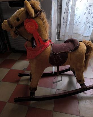 cavalluccio a dondolo 