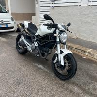 Ducati Monster 696 Akrapovic