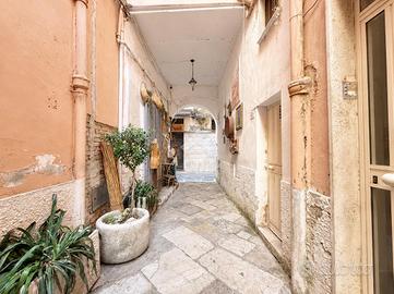 2 LOCALI A GAETA