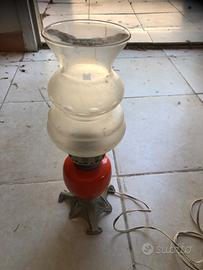 Piccola lampada anni 50 in metallo ceramica vetro