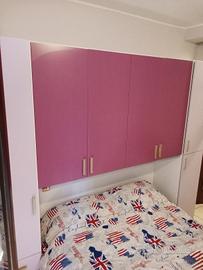 cameretta a ponte colore lilla e ciclamino 