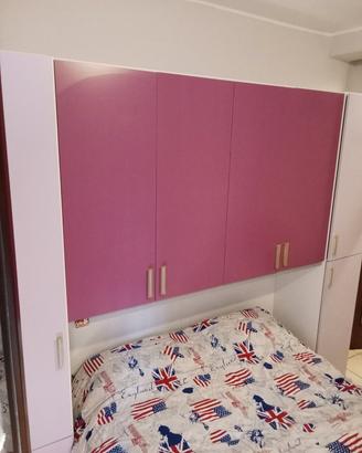 cameretta a ponte colore lilla e ciclamino 