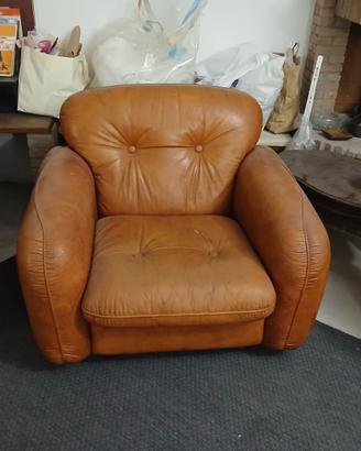 divano letto 3 posti e 2 poltrone in pelle