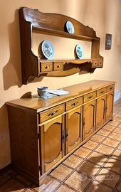 Credenza e piattaia rustiche in legno