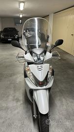 SH 300i