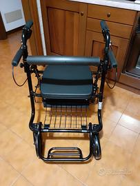 Deambulatore da esterno nuovo.