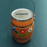 Piccolo Salvadanaio in legno made in swiss anni 70