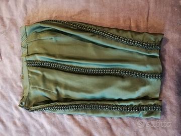 Gonna e camicia verde in raso di seta