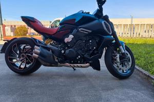 Ducati Diavel V4 Dark